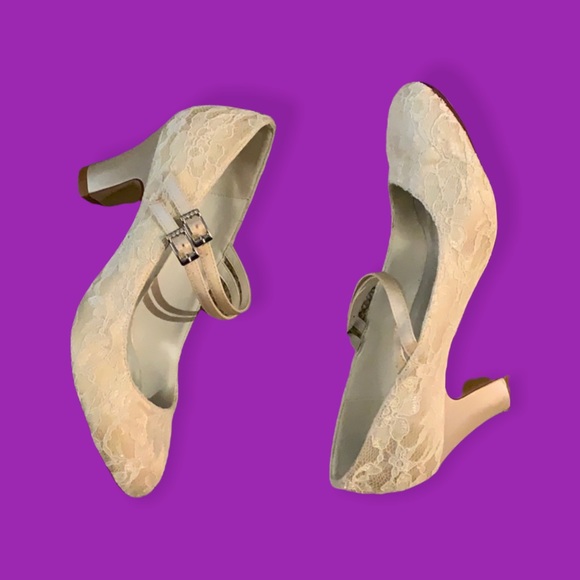 Lace Wedding Shoes😍 - Picture 2 of 6